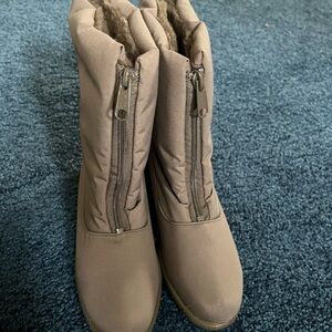 NWT Toe Warmers Women’s Jennifer Boots